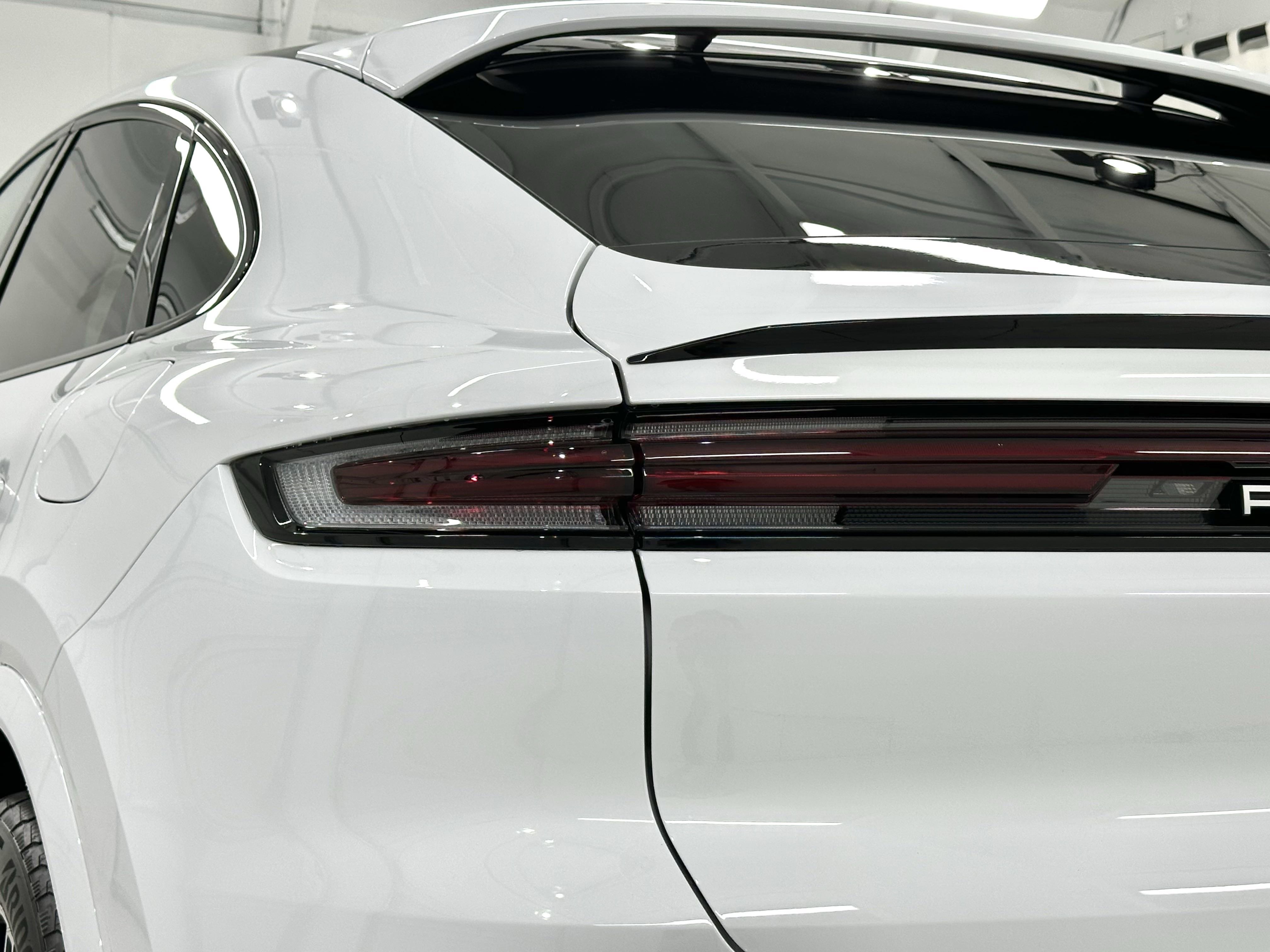 Certified 2025 Porsche Cayenne E-Hybrid image 18