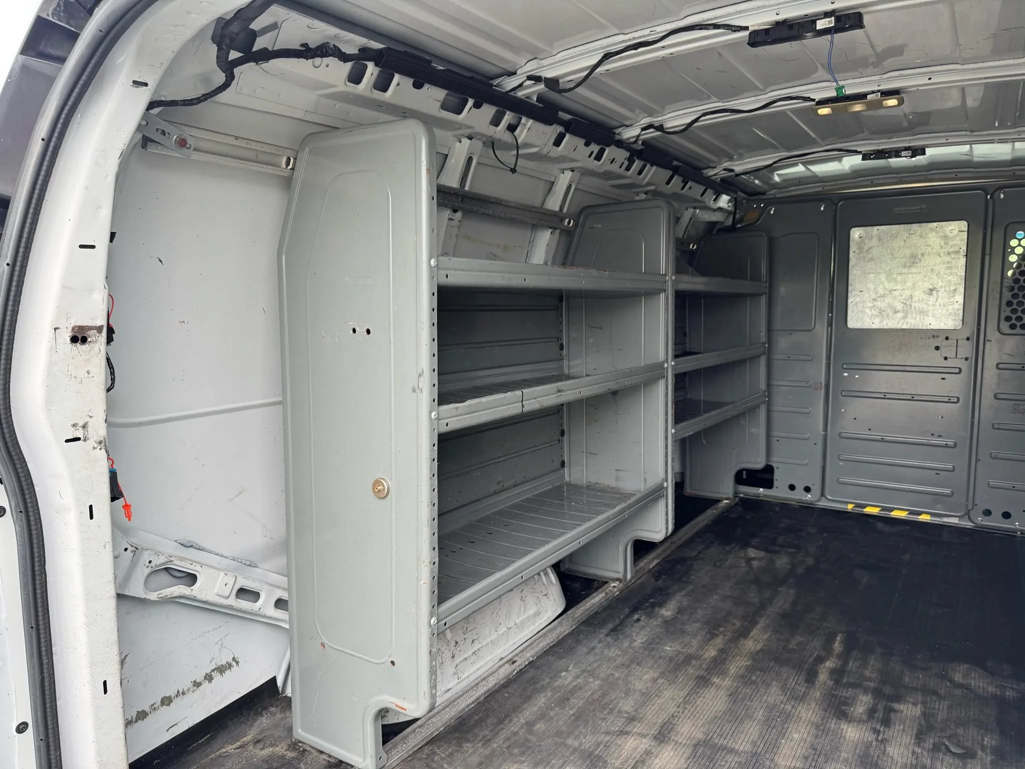 Used 2015 Chevrolet Express 3500 RWD image 16