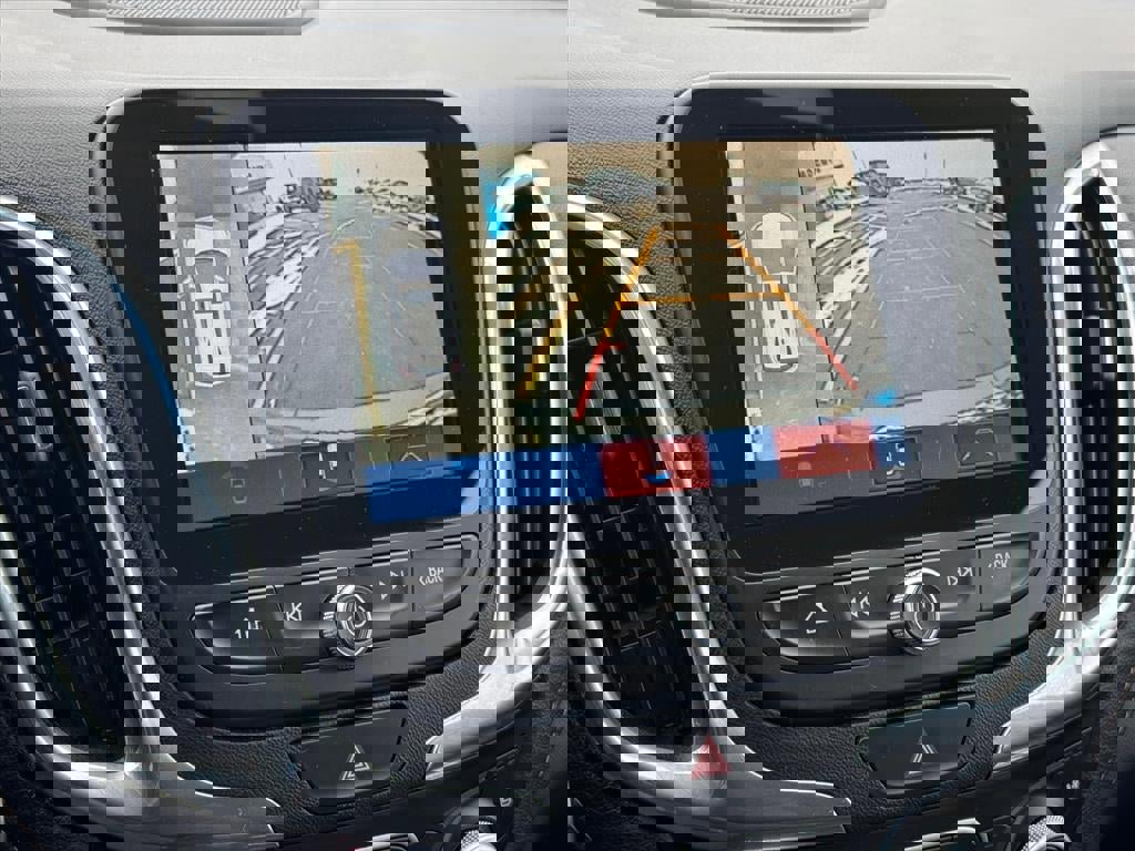 Used 2018 Chevrolet Equinox Premier image 16