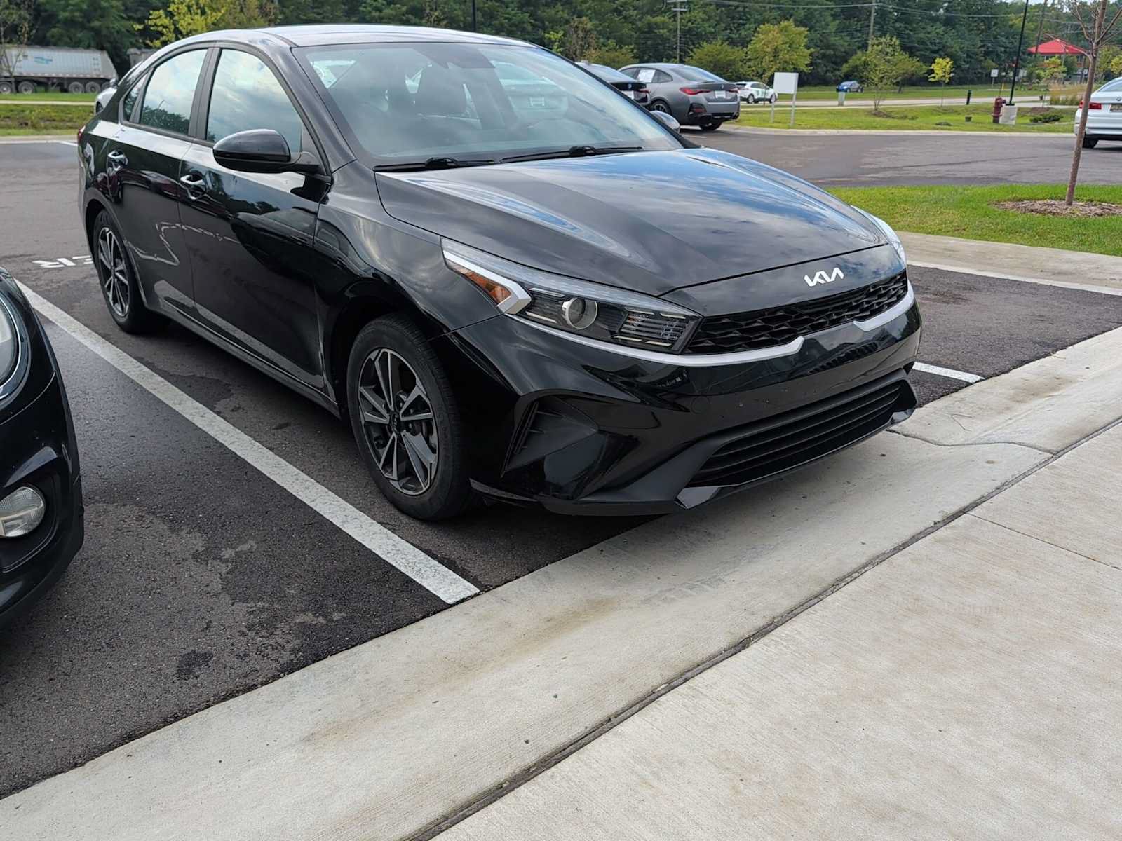 Used 2022 Kia Forte LXS FWD image 3