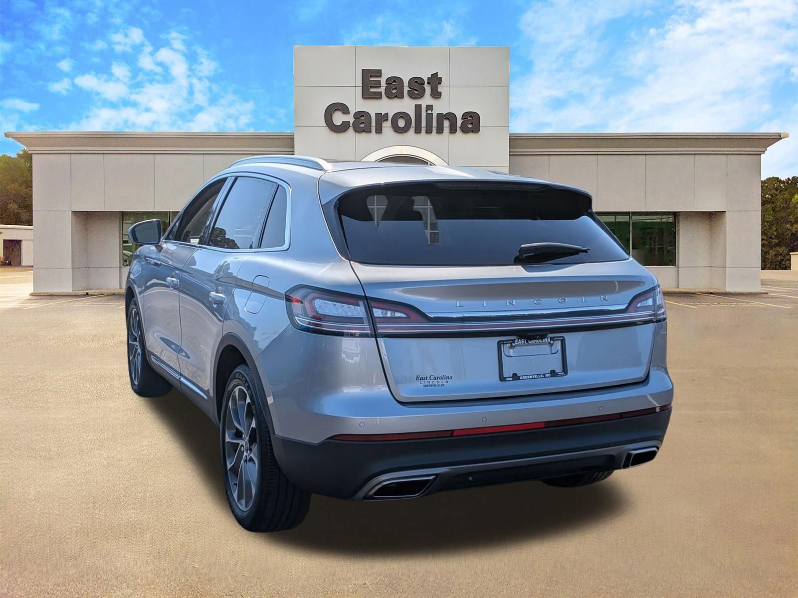 Used 2023 Lincoln Nautilus Reserve w/ Cargo Utility Package FWD image 5