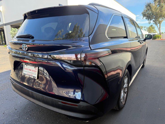 Used 2025 Toyota Sienna XLE image 8