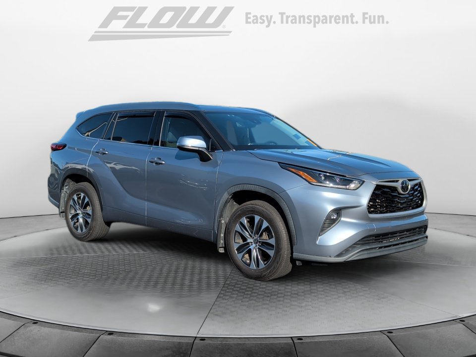 Used 2021 Toyota Highlander XLE AWD/4WD video 1