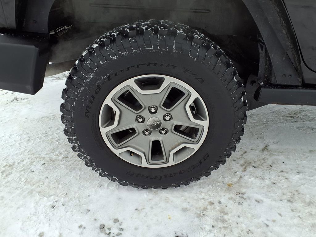 Used 2018 Jeep Wrangler Unlimited Rubicon w/ Connectivity Group image 33