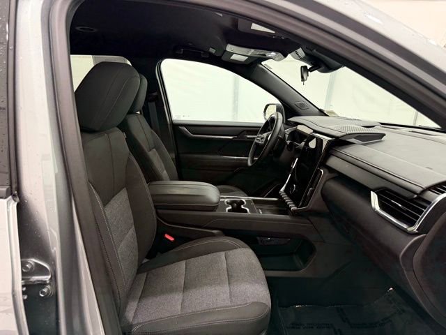 Used 2025 GMC Acadia Elevation image 18