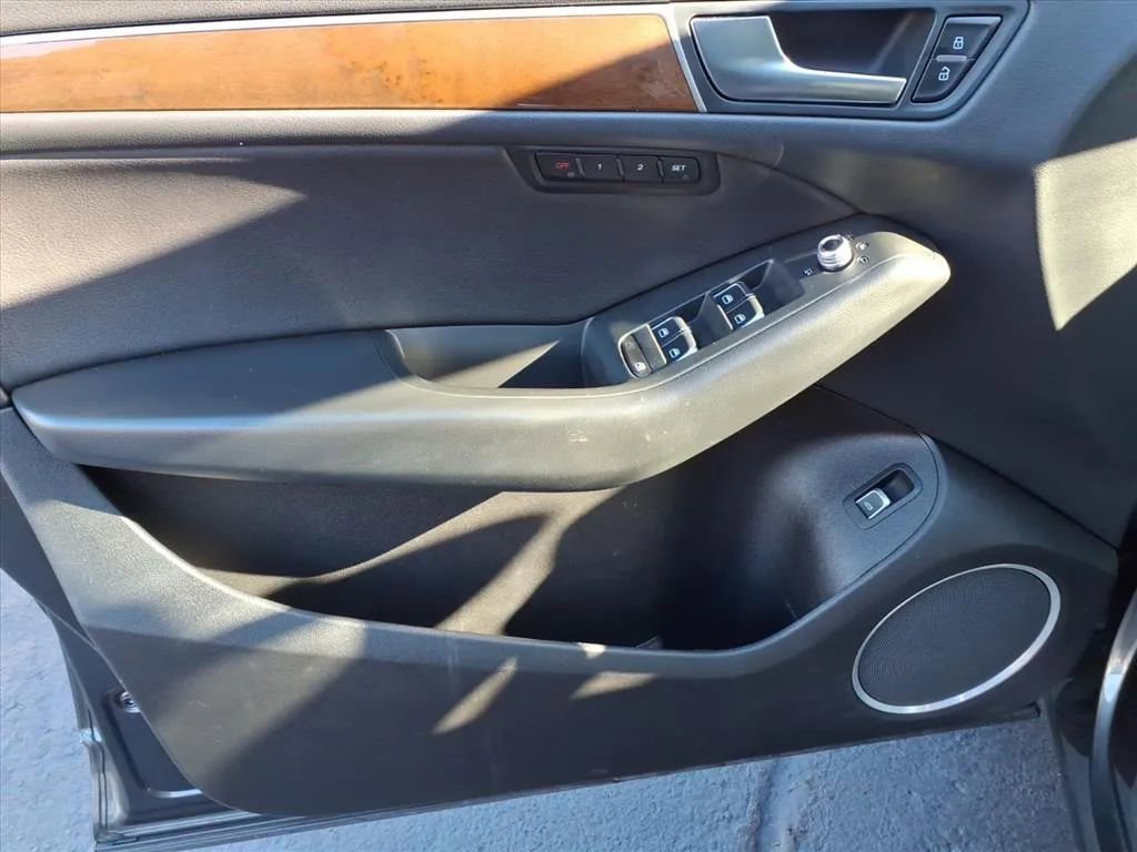 Used 2016 Audi Q5 2.0T Premium Plus w/ Technology Package image 24