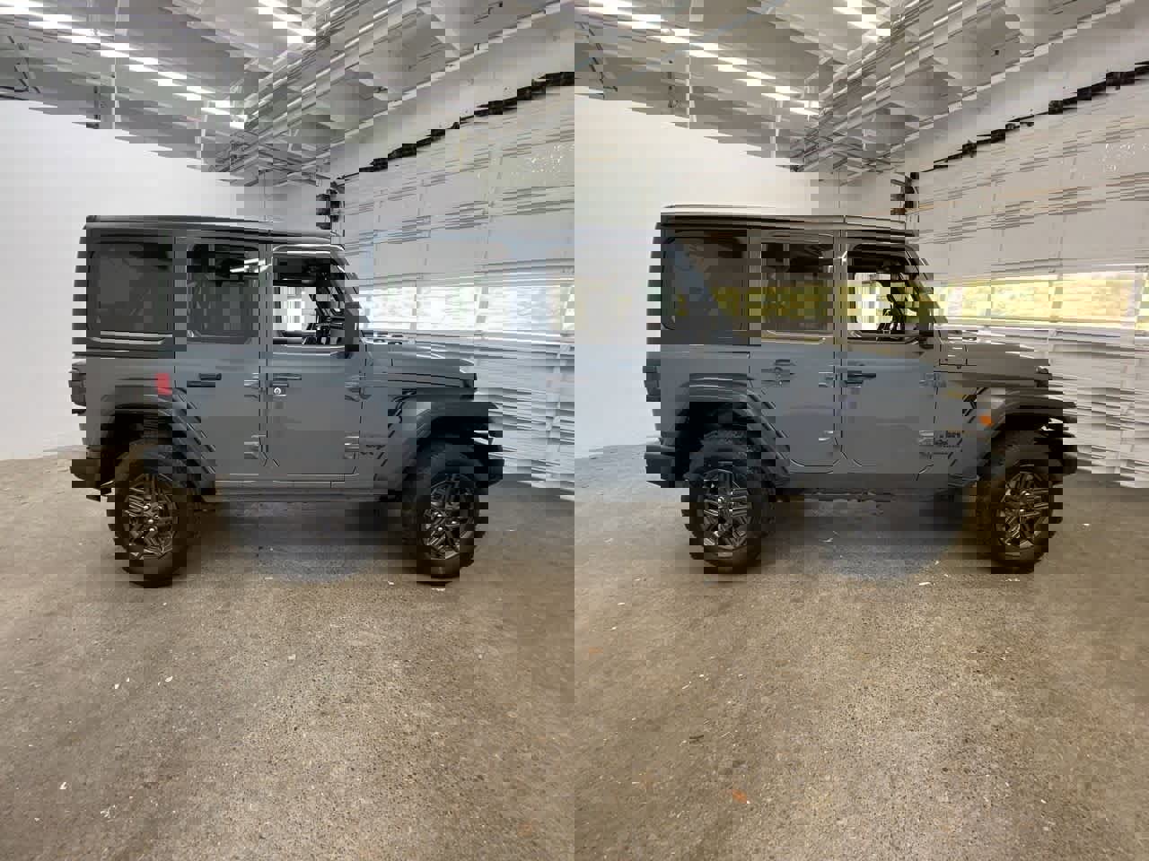 Used 2024 Jeep Wrangler Sport S image 7