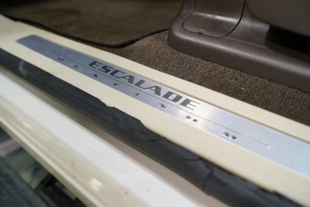 Used 2013 Cadillac Escalade Platinum AWD/4WD image 12