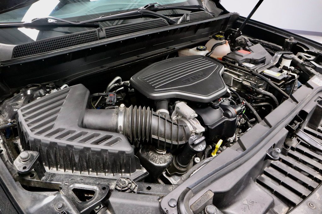 Used 2023 GMC Acadia SLT w/ LPO, Floor Liner Package image 20