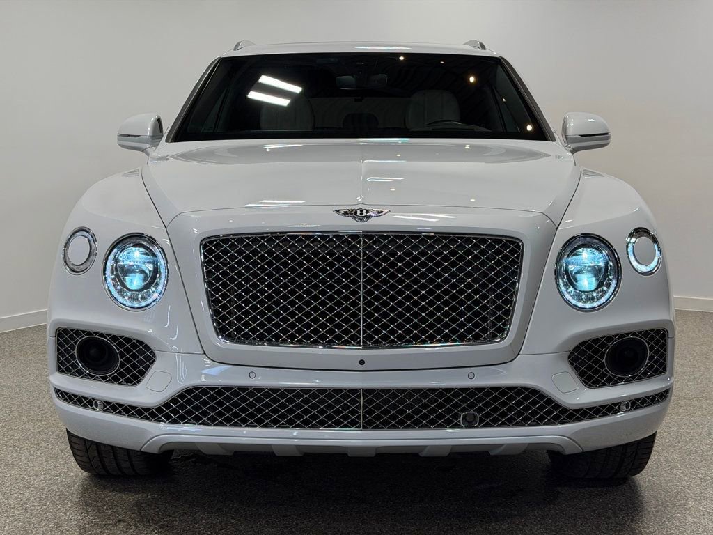 Used 2018 Bentley Bentayga Mulliner AWD/4WD image 9