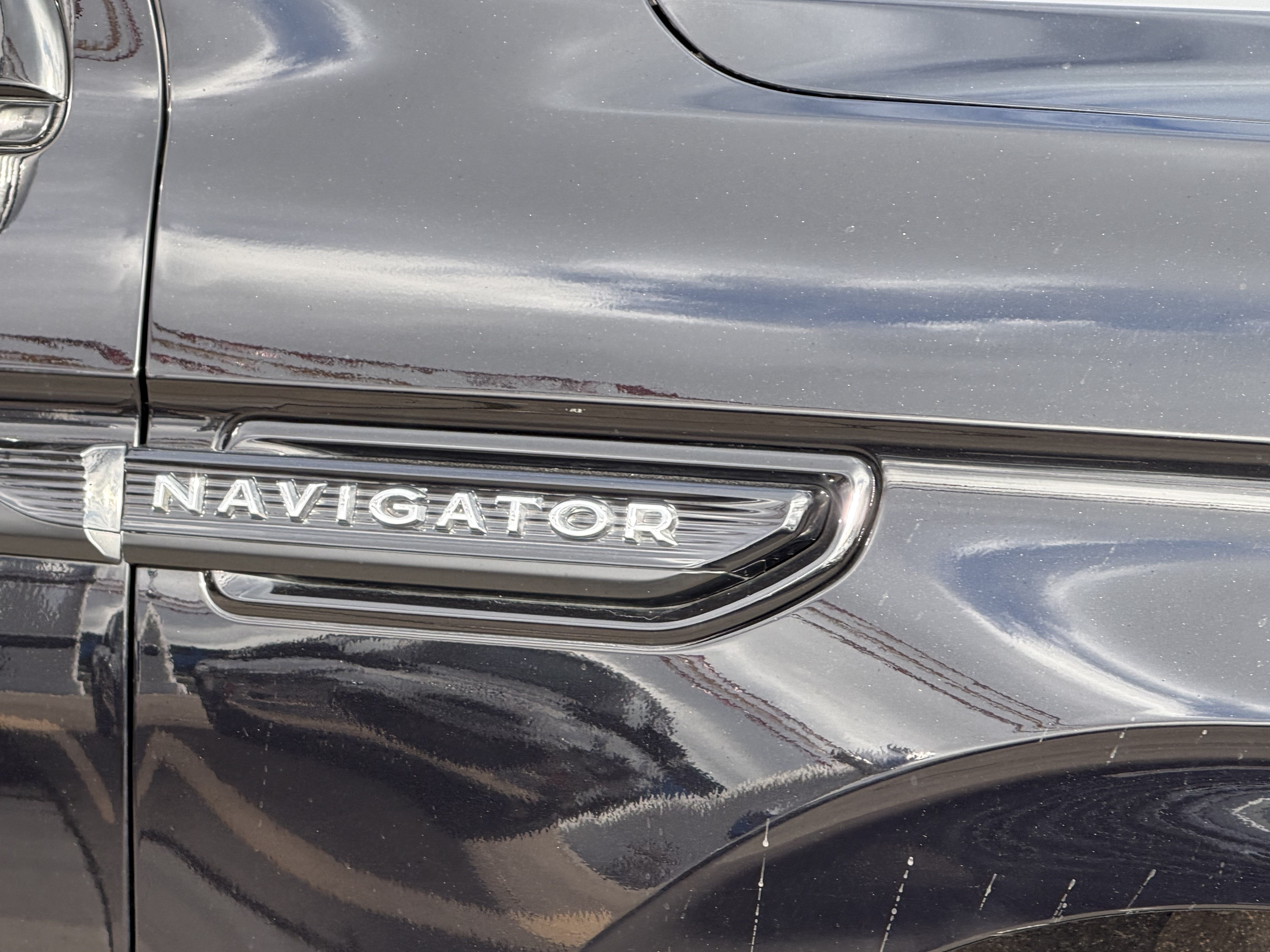 Used 2023 Lincoln Navigator Reserve AWD/4WD image 4