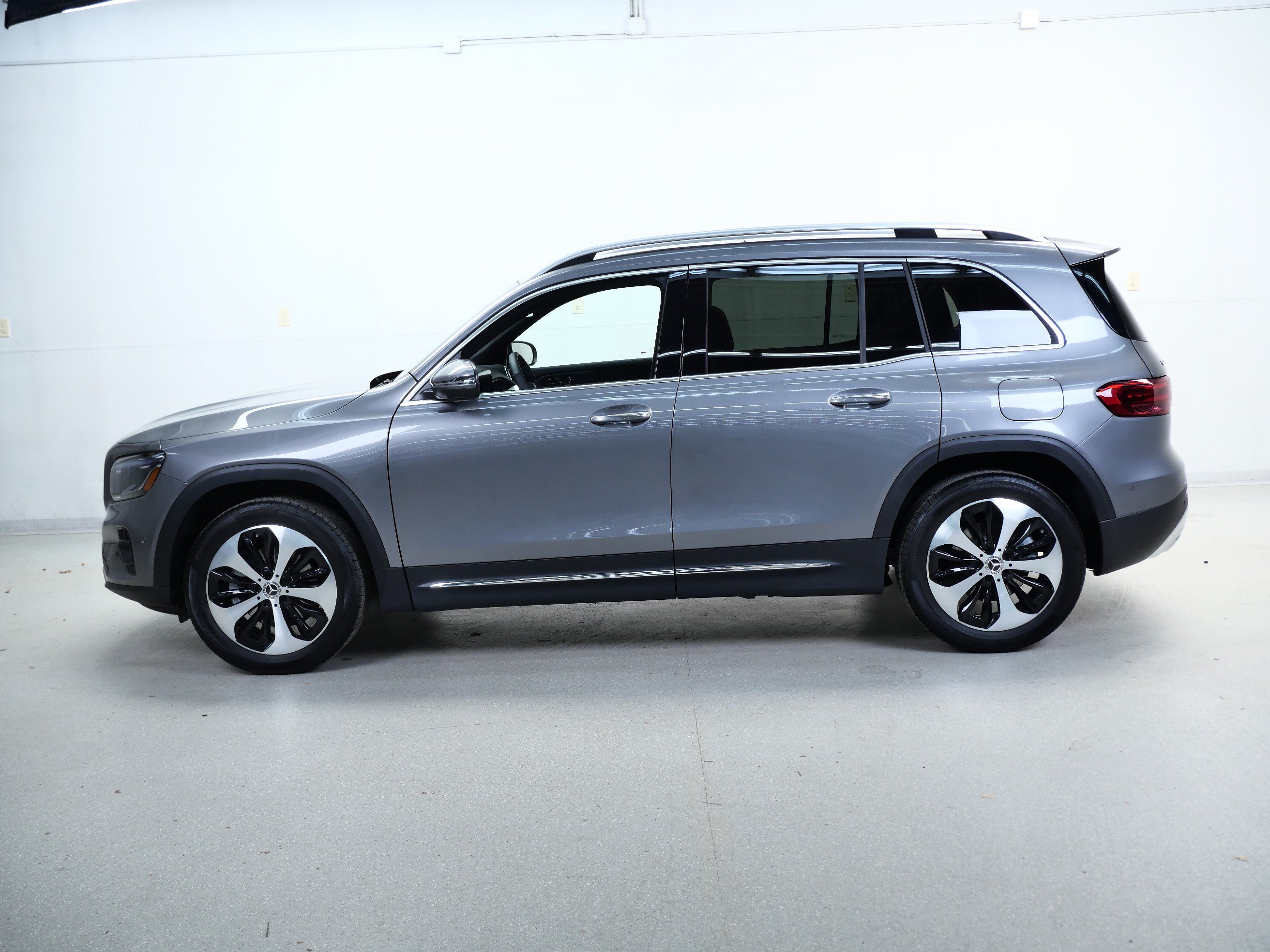 New 2026 Mercedes-Benz GLB 250 4MATIC image 5