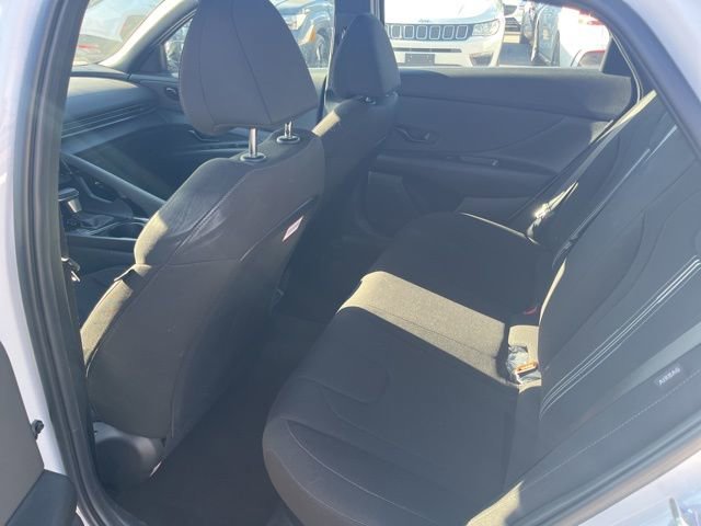 Used 2025 Hyundai Elantra SEL image 13