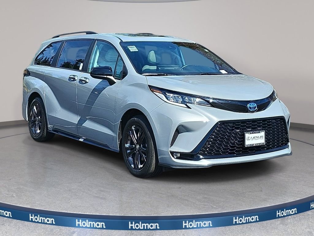 Used 2025 Toyota Sienna XSE AWD/4WD image 4