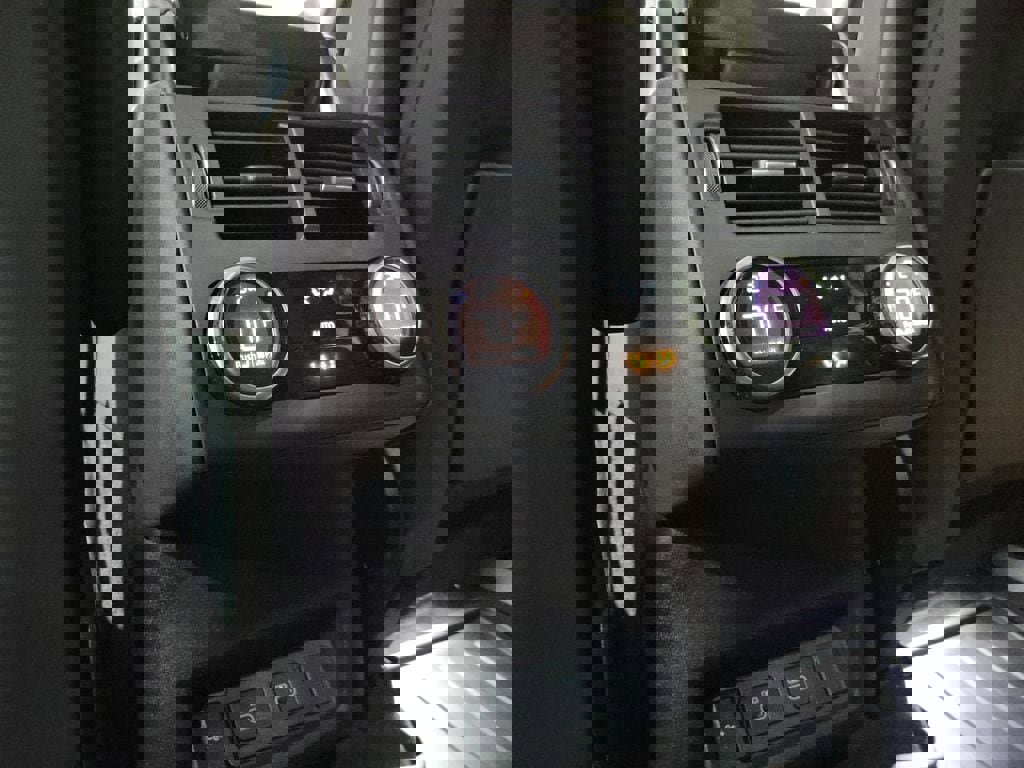 New 2026 Land Rover Discovery Limited Edition image 23