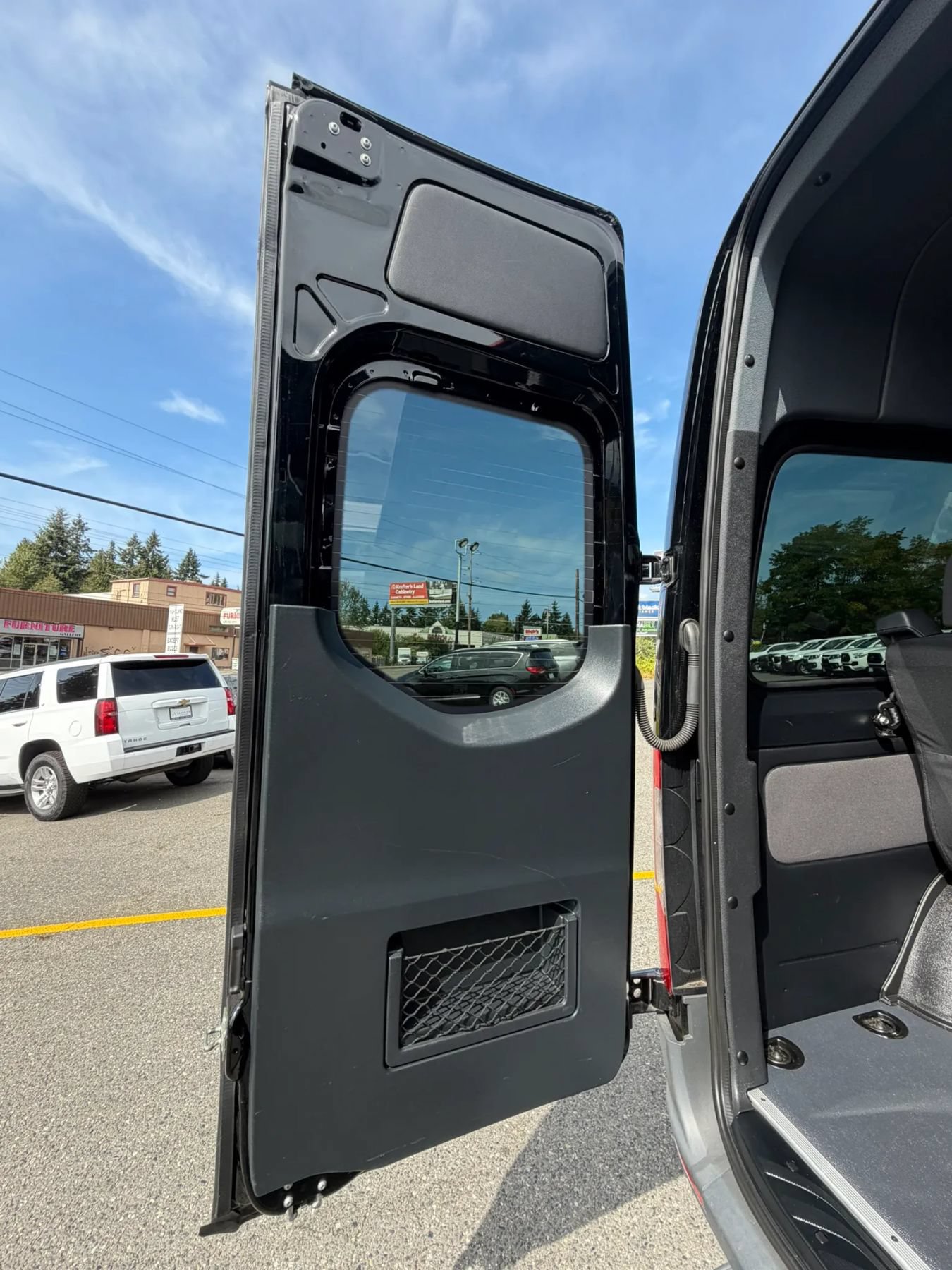Used 2019 Mercedes-Benz Sprinter 2500 w/ Premium Package image 20