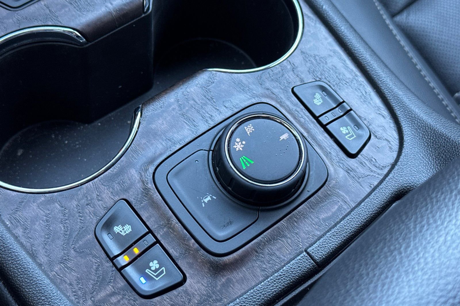 Used 2023 GMC Acadia Denali w/ Black Diamond Edition image 31