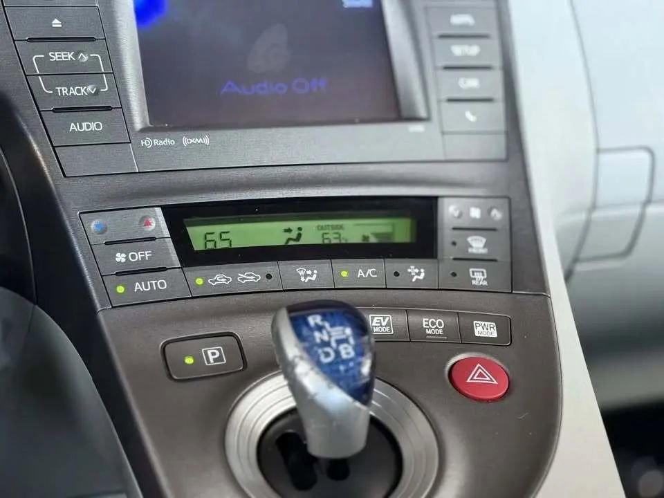 Used 2015 Toyota Prius Three image 21