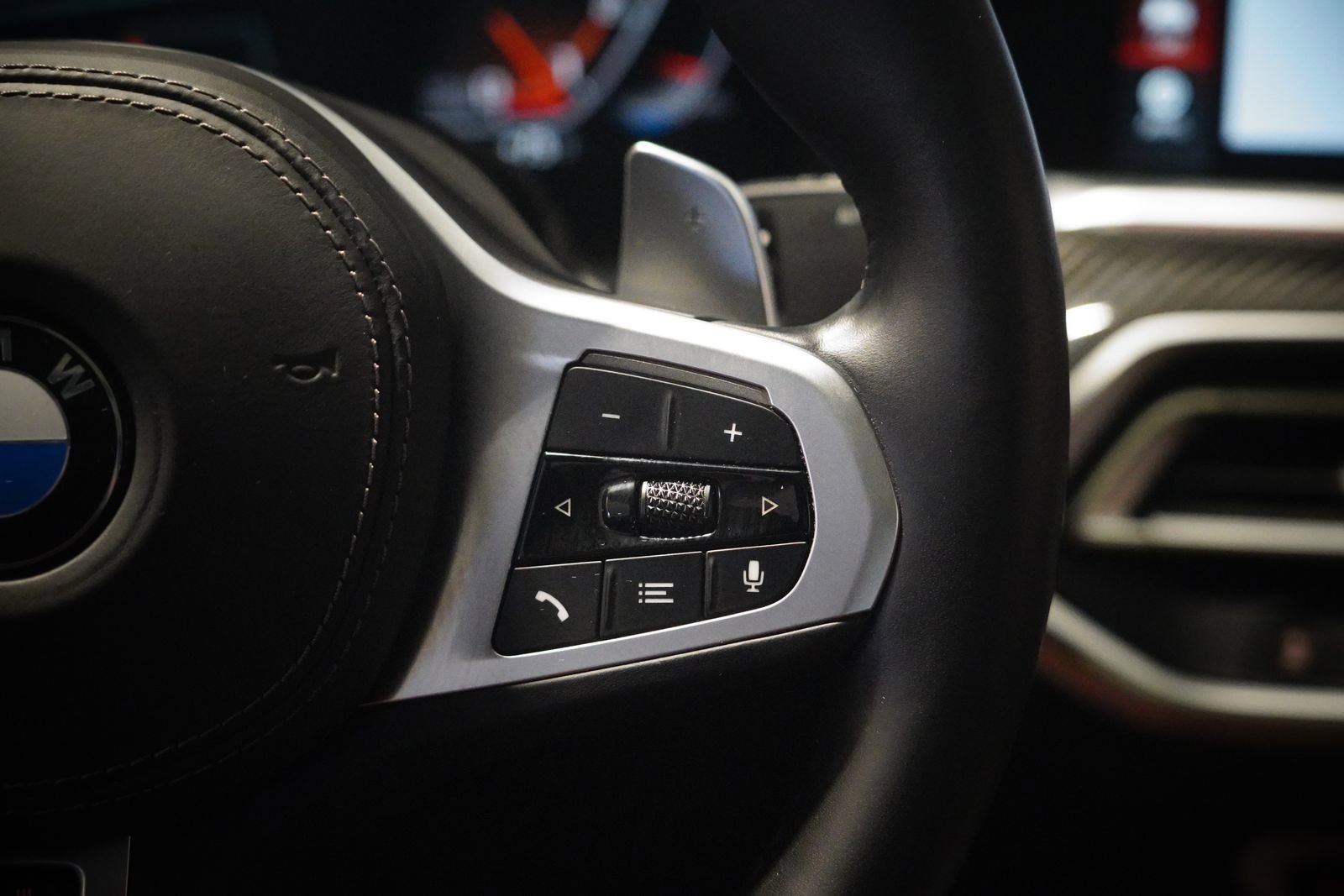 Used 2021 BMW X6 M50i w/ Executive Package image 17