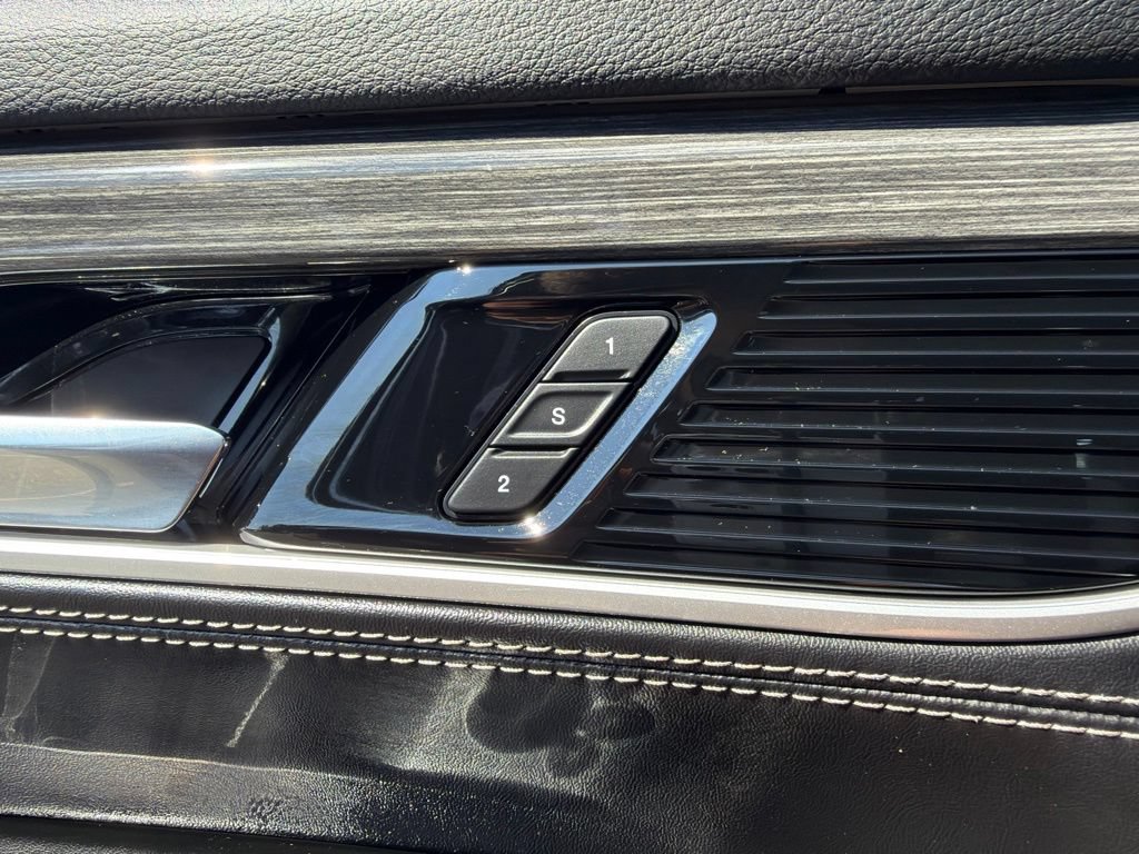 Certified 2022 Jeep Wagoneer Series III AWD/4WD image 18