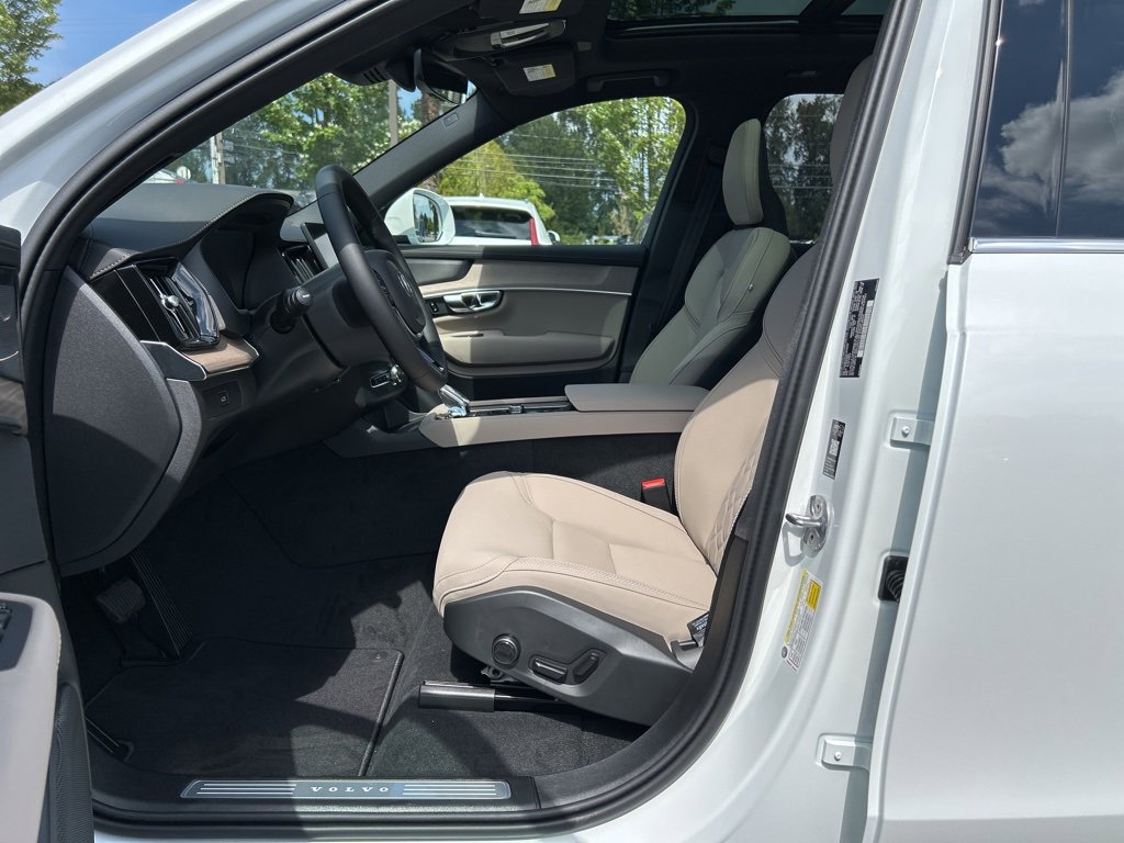 New 2026 Volvo XC90 B6 Plus w/ Protection Package Premier image 4