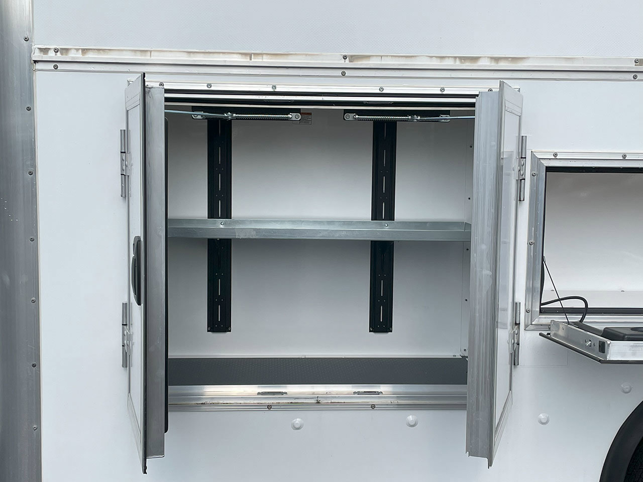 Used 2022 Chevrolet Express 3500 w/ Power Convenience Package image 9