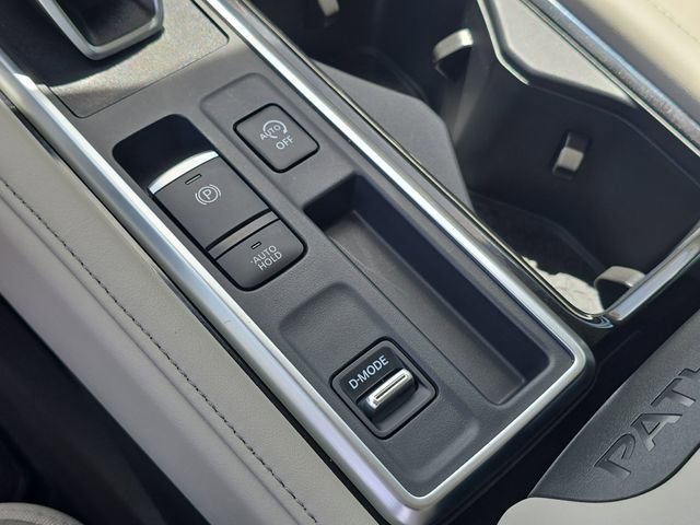 Certified 2025 Nissan Pathfinder SL w/ SL Premium Package FWD image 28