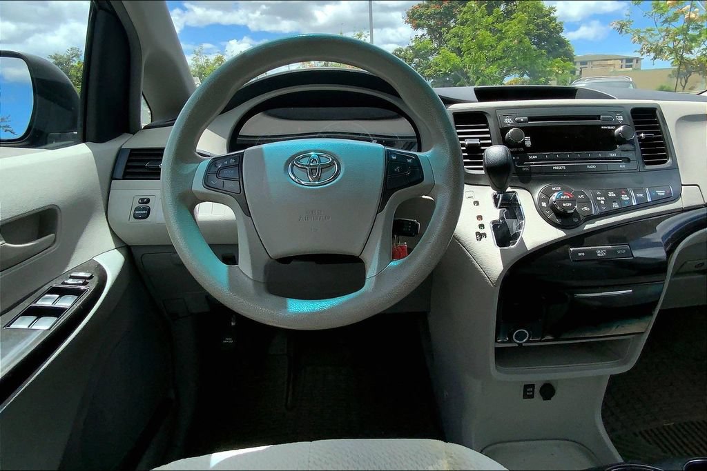 Used 2014 Toyota Sienna LE FWD image 5