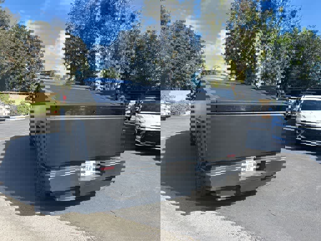 Used 2024 Tesla Cybertruck AWD Crew Cab image 4