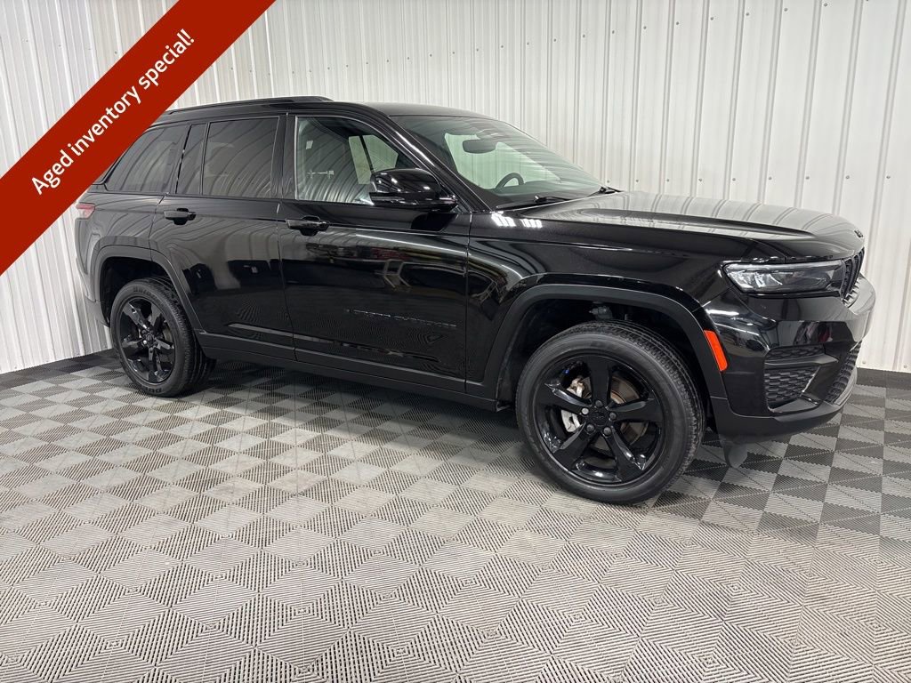 Certified 2022 Jeep Grand Cherokee Altitude image 1