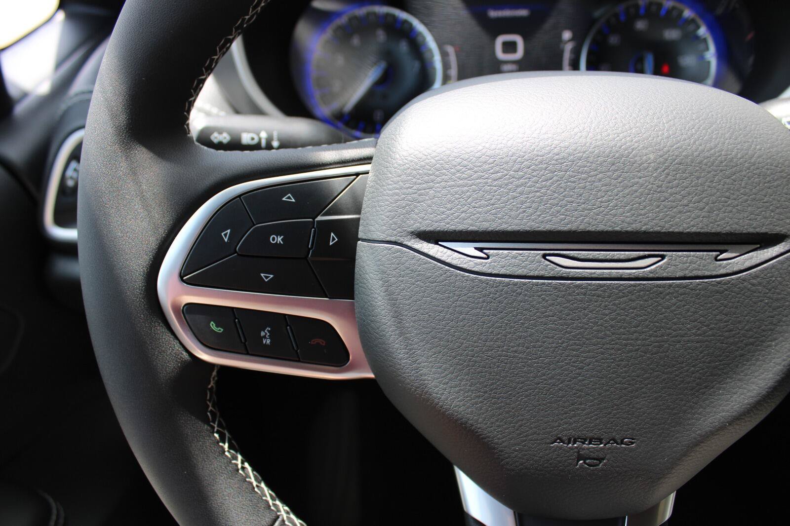 New 2027 Chrysler Pacifica Select FWD image 14