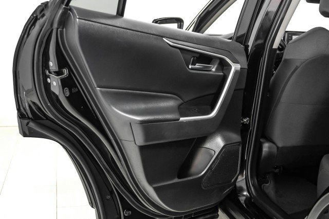 Used 2022 Toyota RAV4 XLE AWD/4WD image 39