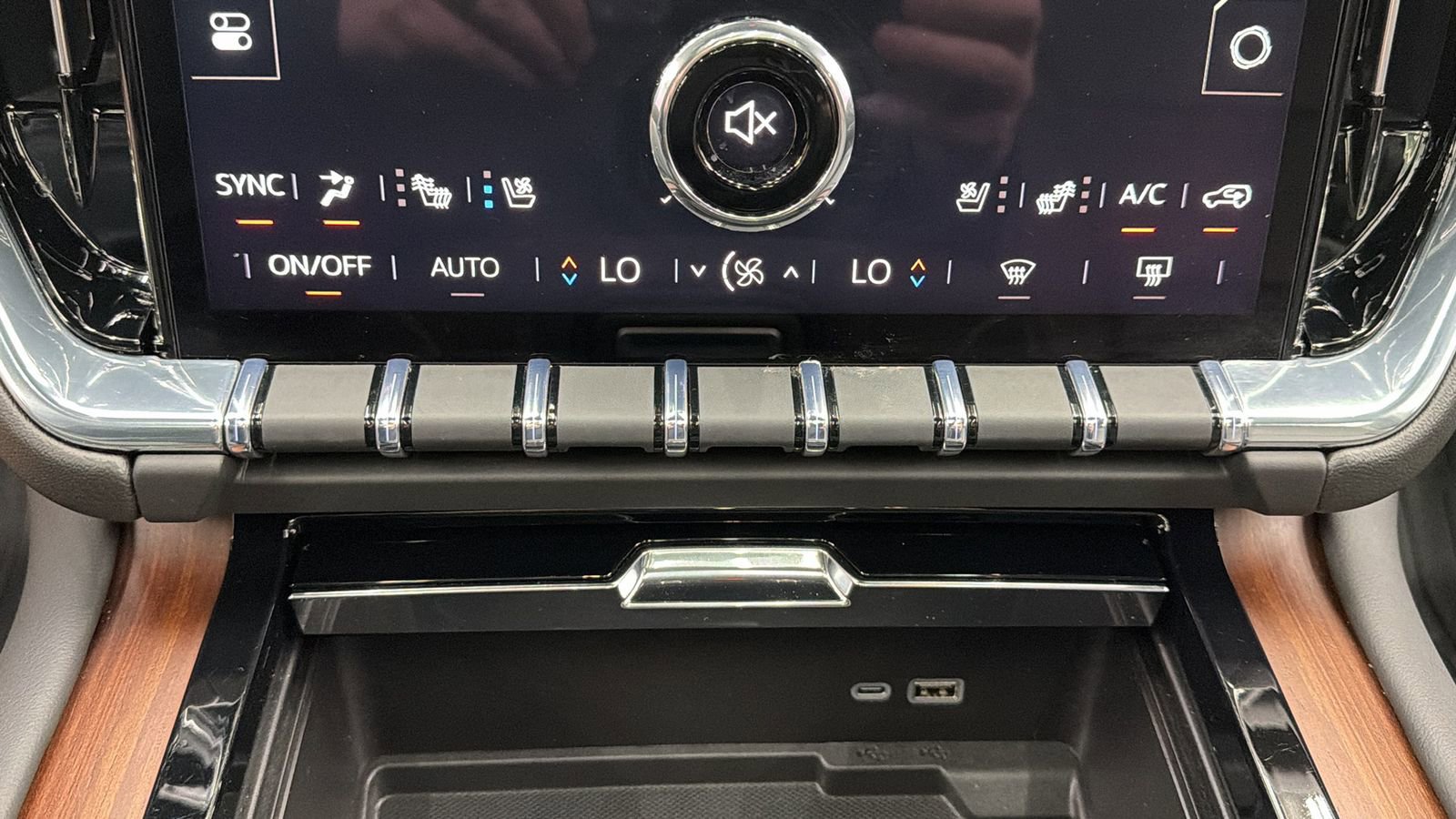 Used 2025 GMC Yukon XL Denali w/ Sun & Power Step Package image 21