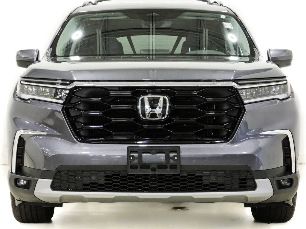 Used 2025 Honda Pilot Touring video 2