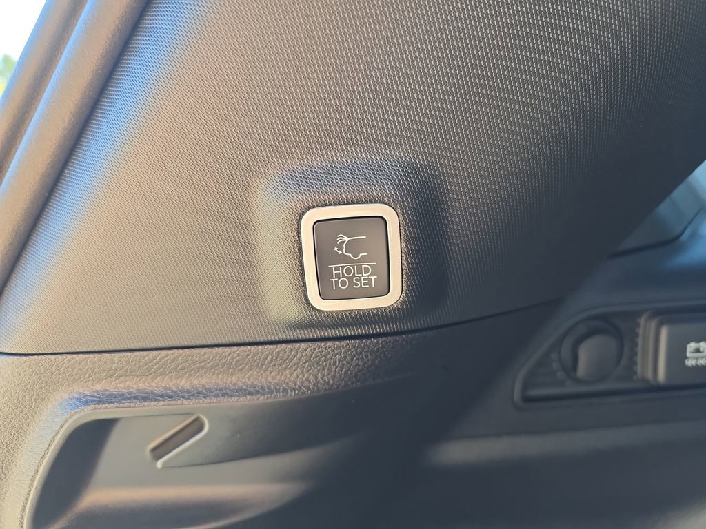 New 2025 Jeep Grand Cherokee Limited w/ Black Appearance Package image 14