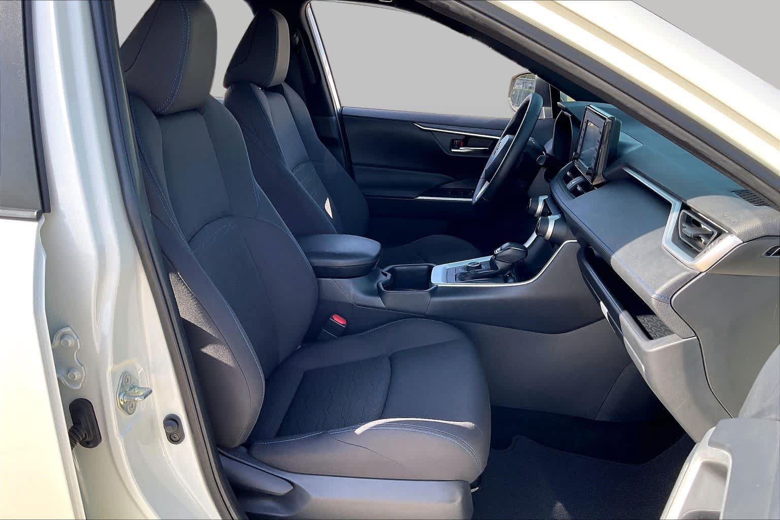 Used 2022 Toyota RAV4 SE AWD/4WD image 9