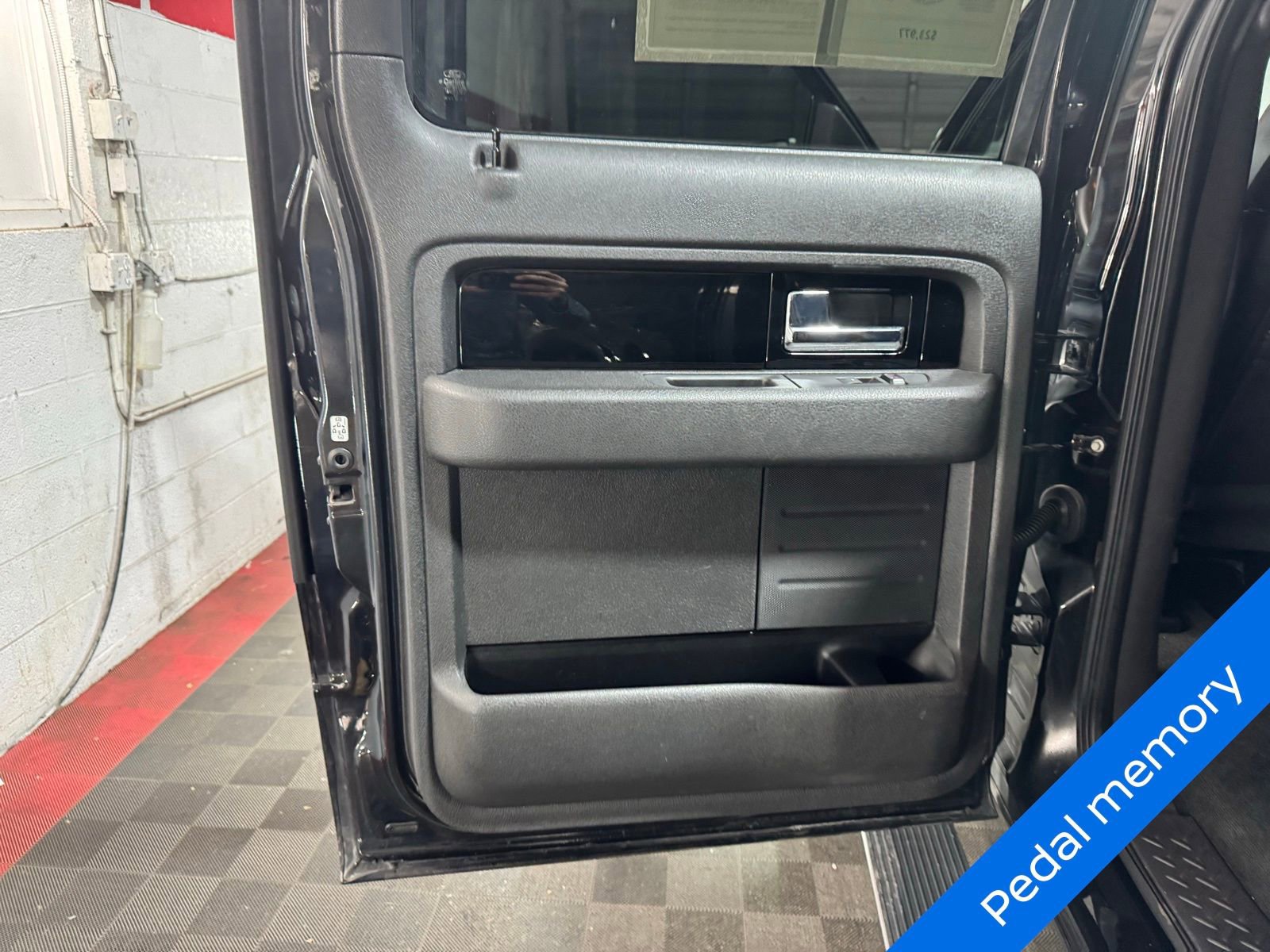 Used 2014 Ford F150 Limited image 10