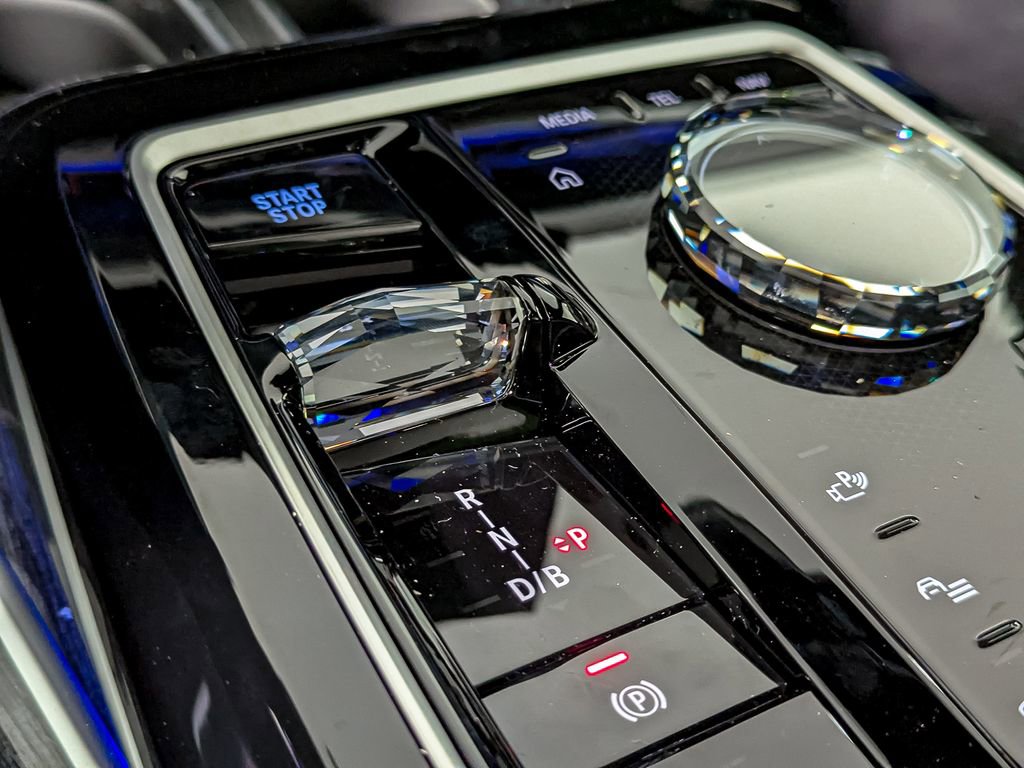 Used 2025 BMW i7 eDrive50 w/ M Sport Package image 28