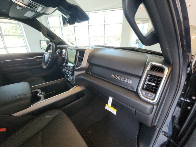 New 2026 RAM 1500 4x4 Crew Cab image 27