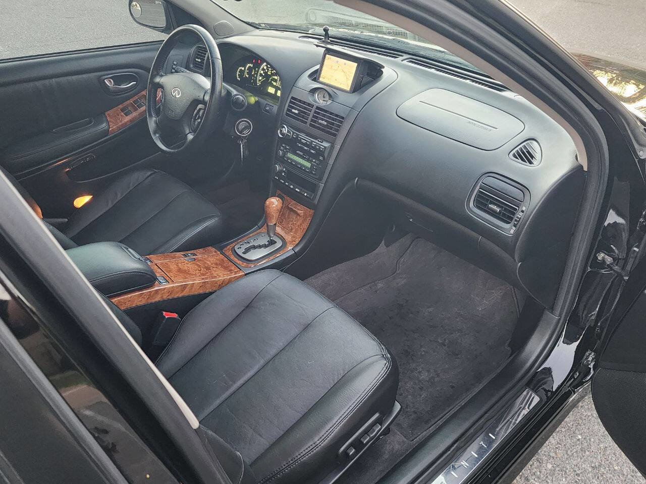 Used 2004 INFINITI I35 w/ Navigation Pkg FWD image 35
