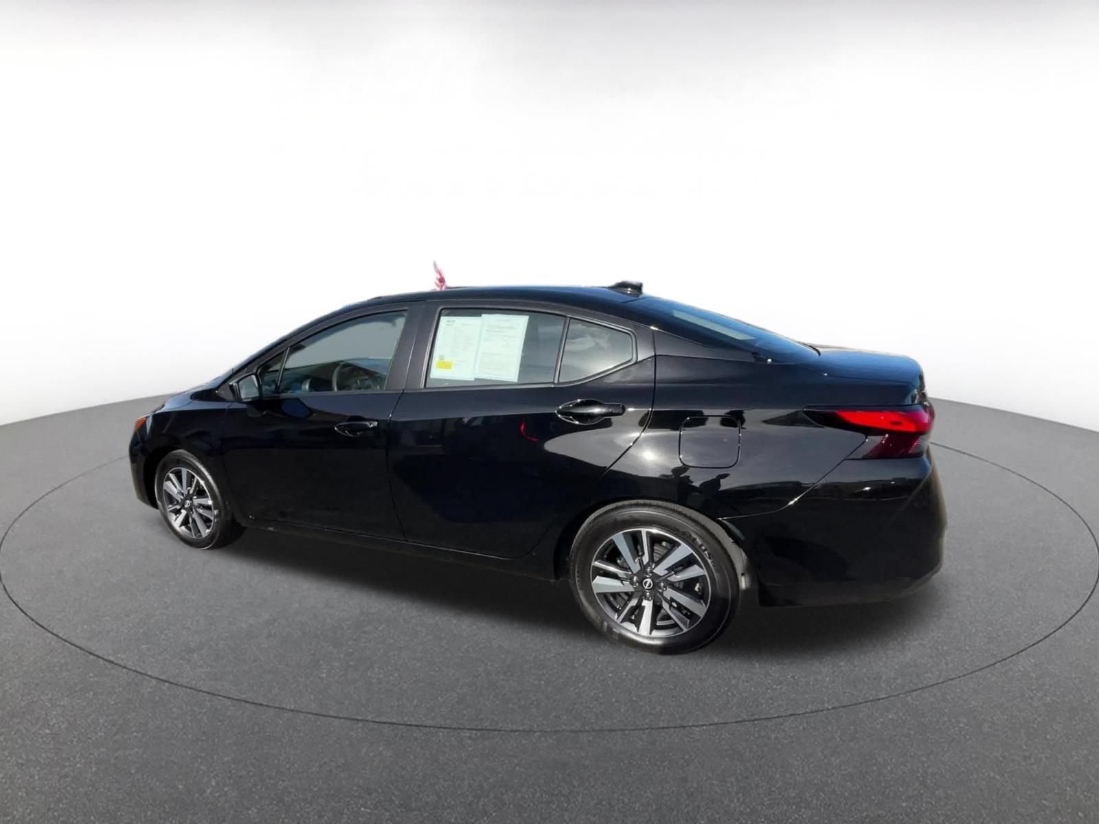 Used 2025 Nissan Versa SV FWD image 10