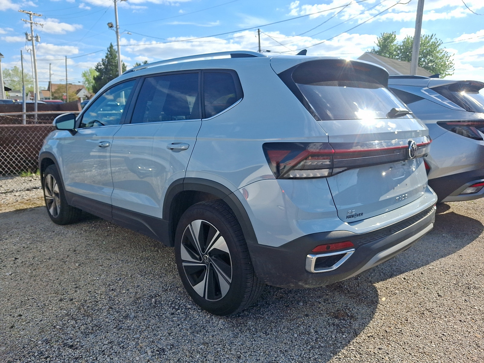 Used 2025 Volkswagen Taos SE AWD/4WD image 4