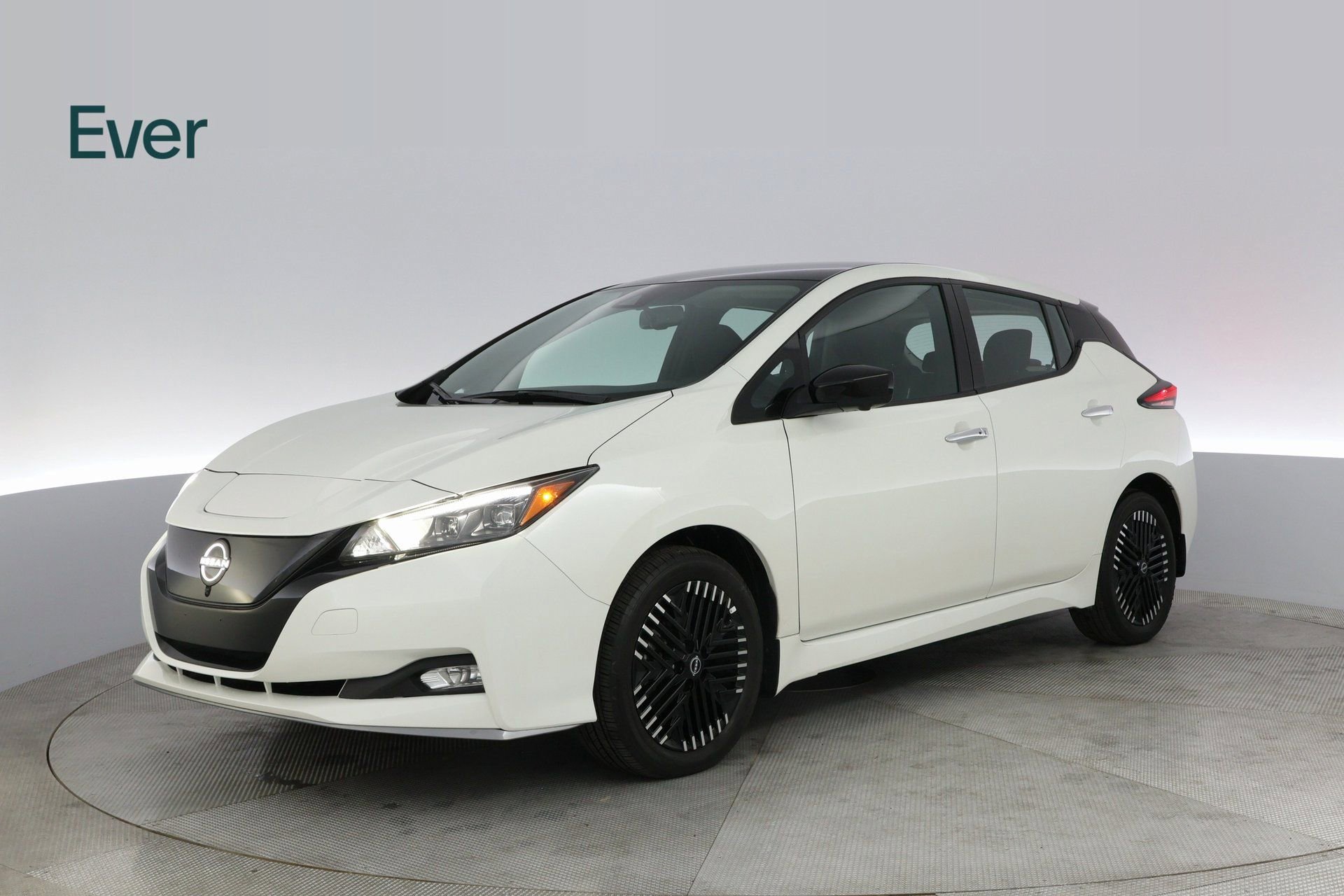 Used 2025 Nissan Leaf SV Plus image 2