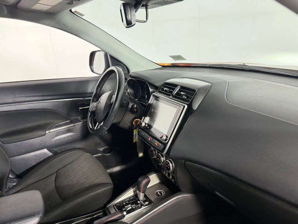 Used 2025 Mitsubishi Outlander Sport LE image 32