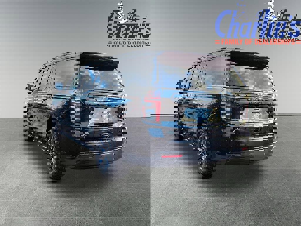 Used 2024 Chevrolet Suburban Z71 w/ Luxury Package image 5