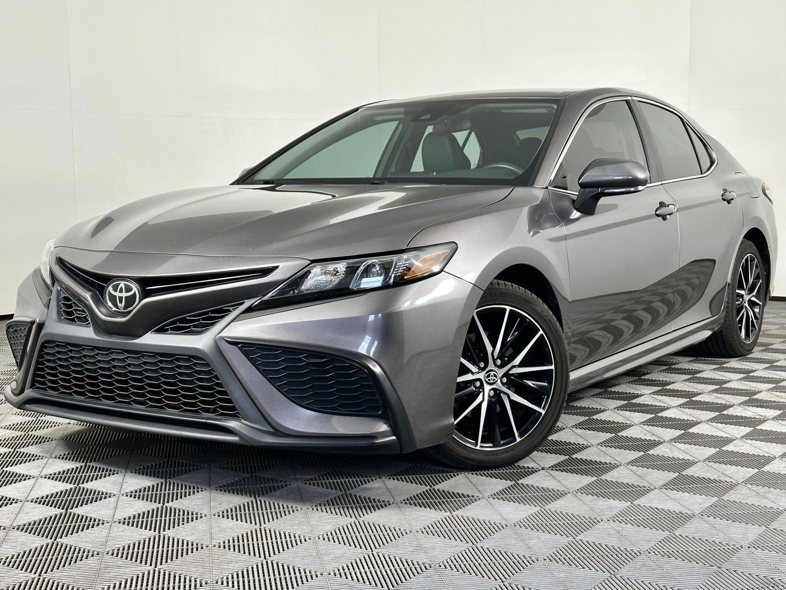 Used 2023 Toyota Camry SE FWD image 28