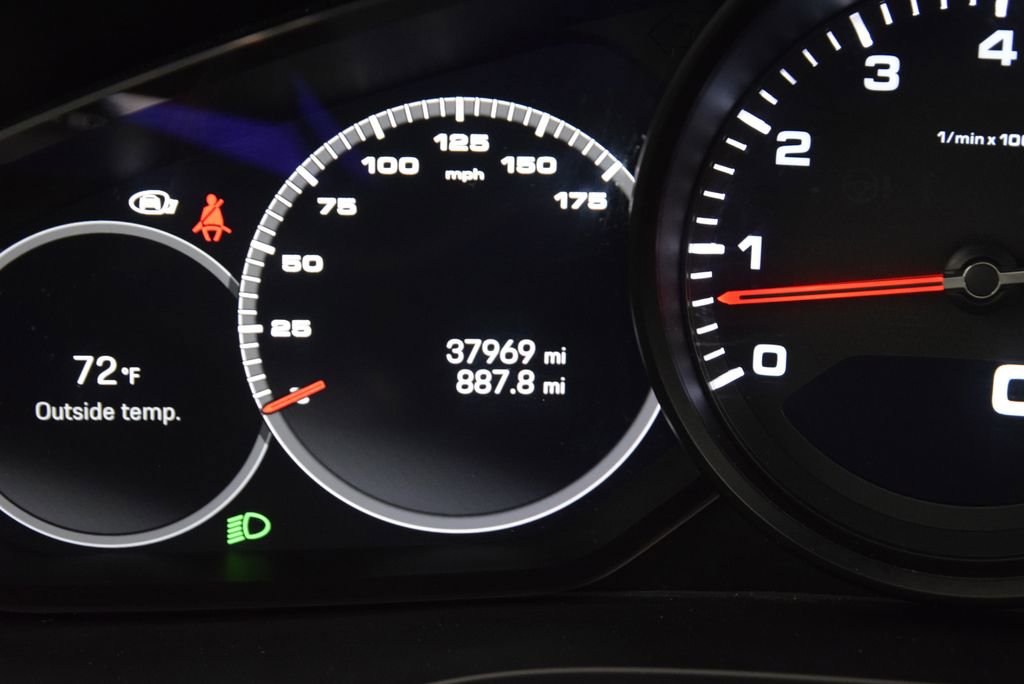 Used 2022 Porsche Cayenne image 28