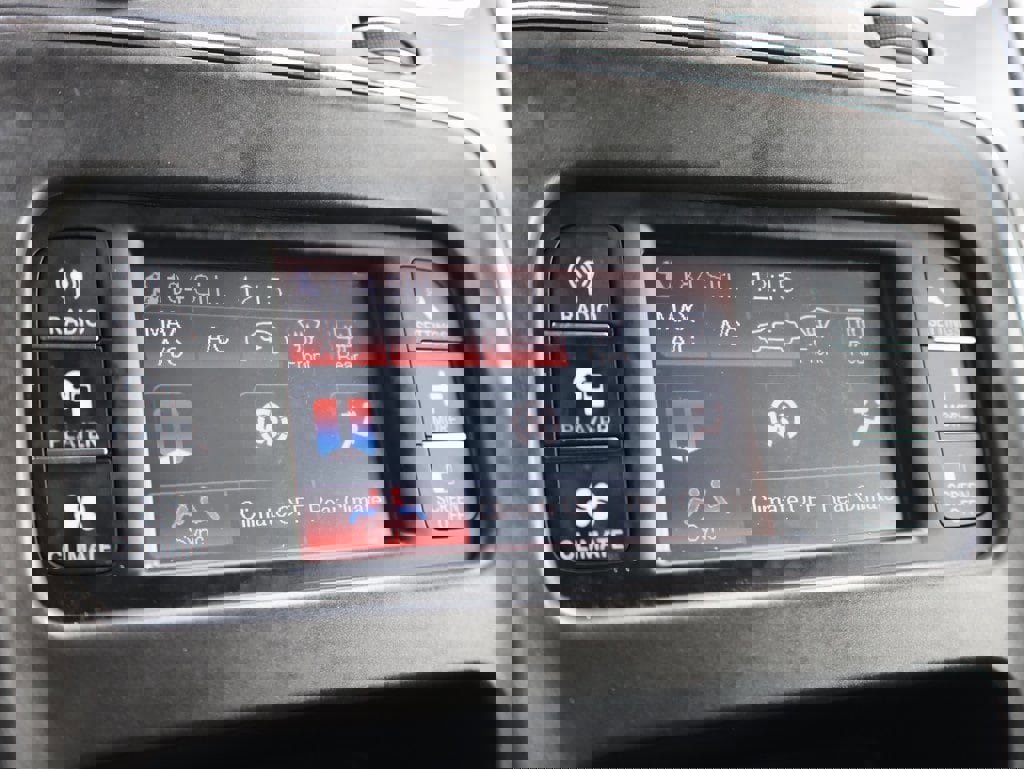 Used 2020 Dodge Journey SE w/ SE Popular Equipment Group image 34