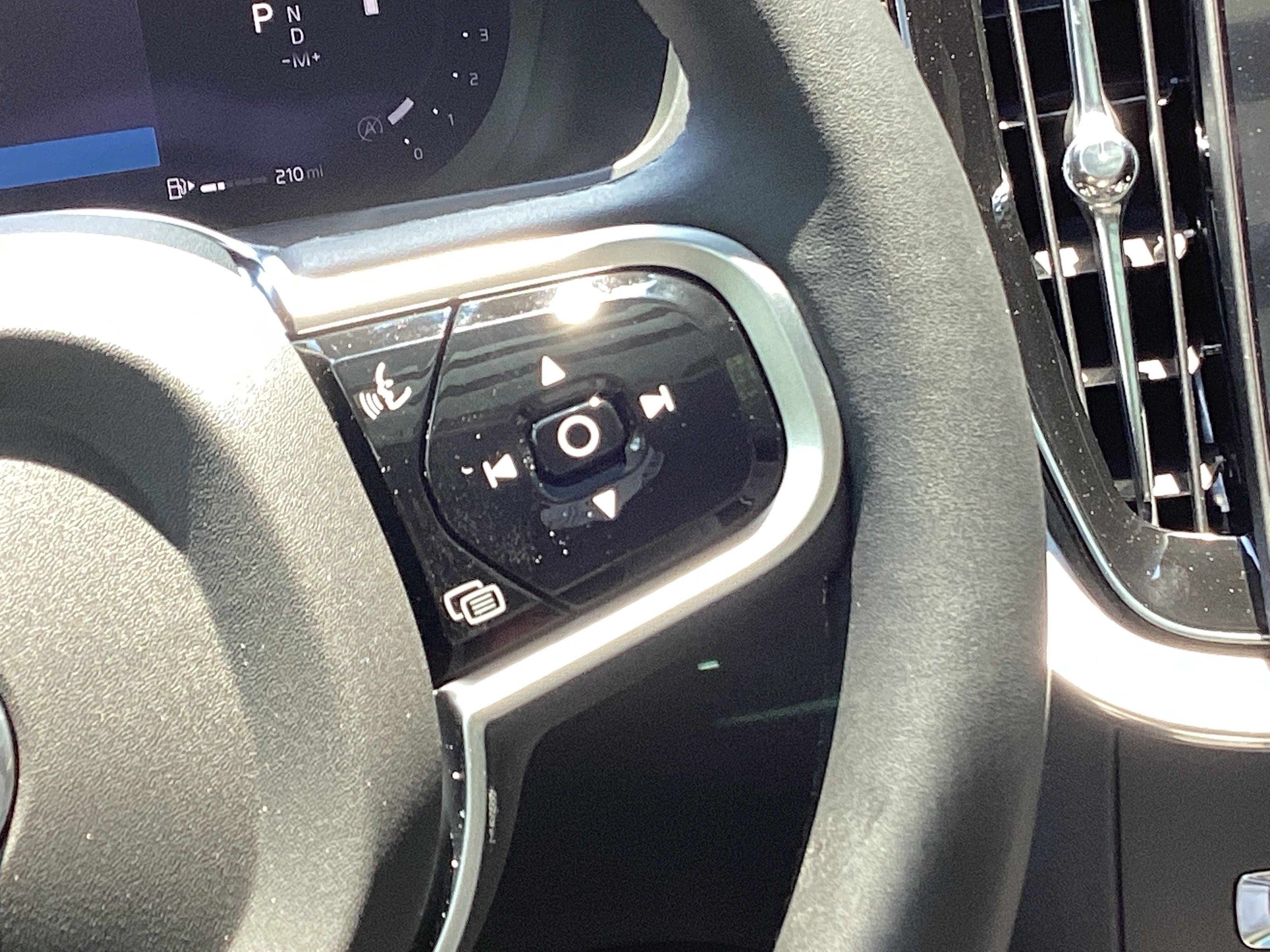 Certified 2026 Volvo XC90 B6 Plus w/ Protection Package Premier AWD/4WD image 20