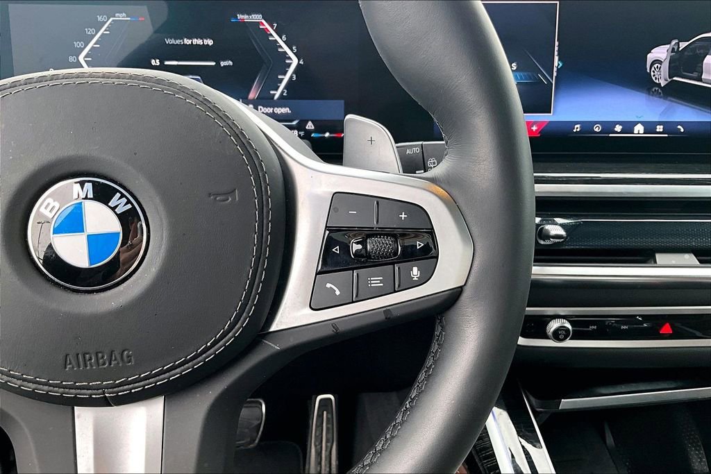 Used 2025 BMW X7 xDrive40i w/ M Sport Package image 21